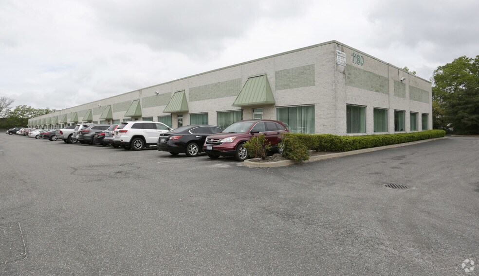 1180 Lincoln Ave, Bohemia, NY for sale - Primary Photo - Image 1 of 1