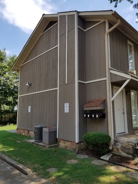 9008 Mahogany Row SE, Huntsville, AL for sale - Building Photo - Image 3 of 67