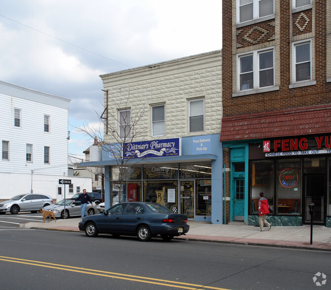 924 Broadway, Bayonne, NJ for lease - Building Photo - Image 2 of 22