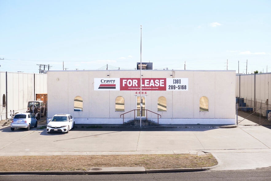 4434 Crosstown Expy, Corpus Christi, TX for lease - Primary Photo - Image 1 of 8