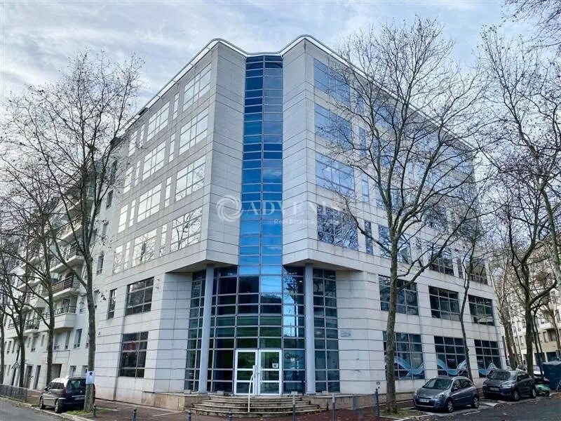 Office in Issy-les-Moulineaux for lease Building Photo- Image 1 of 9