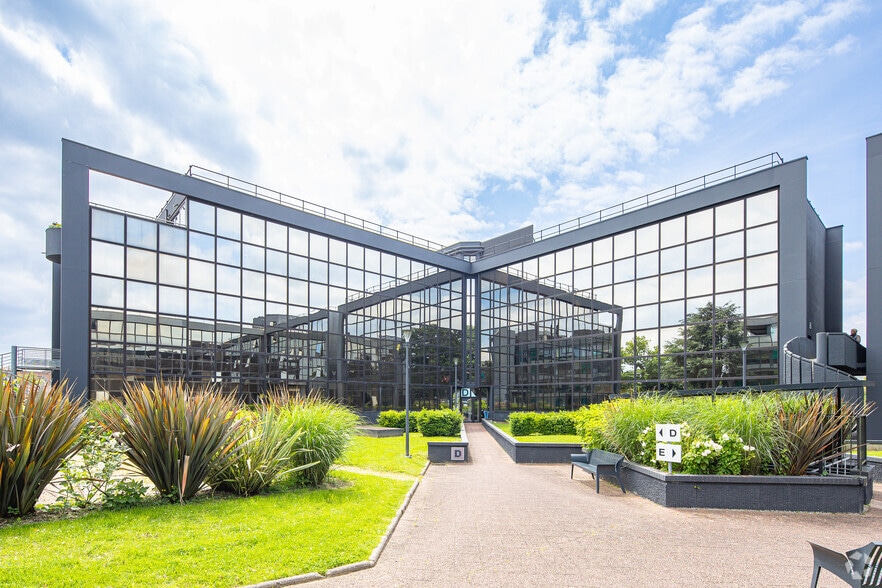 1 Bis Rue Du Petit-Clamart, Vélizy-Villacoublay for lease - Primary Photo - Image 1 of 2