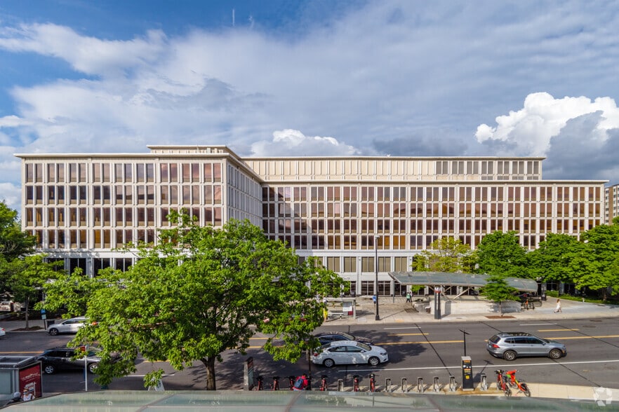 4301 Connecticut Ave NW, Washington, DC for lease - Building Photo - Image 3 of 8
