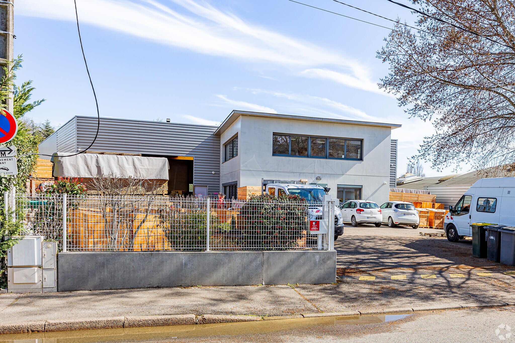 Industrial in Limonest for lease Primary Photo- Image 1 of 3