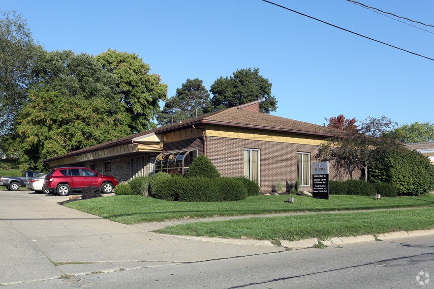 223 N Main St, Rittman, OH for lease - Primary Photo - Image 1 of 21