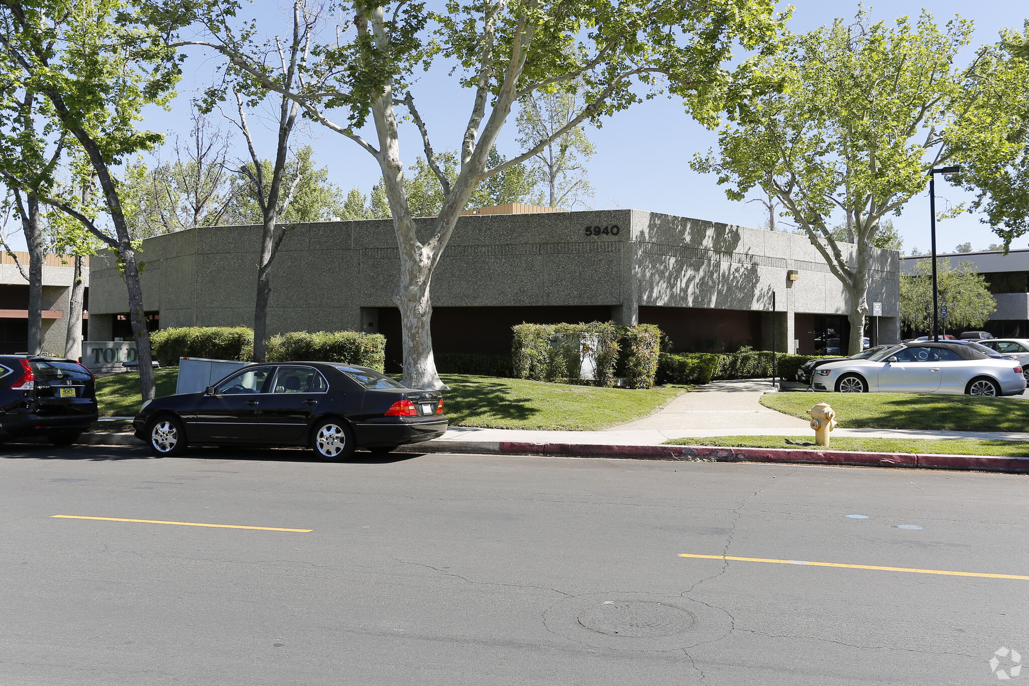 5940 Variel Ave, Woodland Hills, CA for sale Primary Photo- Image 1 of 1