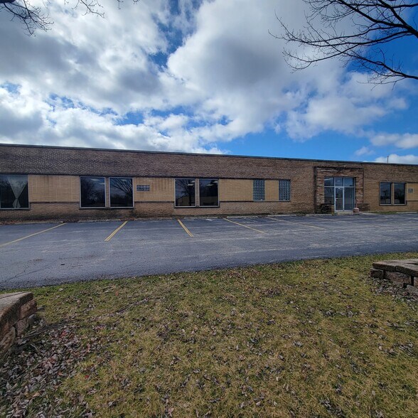 301 W Interstate Rd, Addison, IL for sale - Building Photo - Image 1 of 1