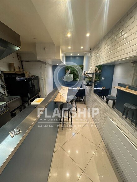 Retail in Paris for lease - Interior Photo - Image 1 of 9