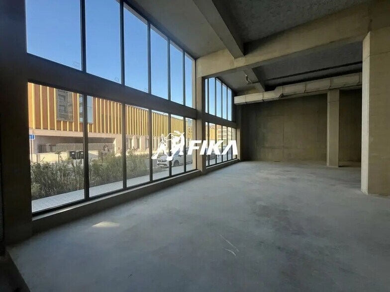 Flex in Bordeaux for sale - Building Photo - Image 3 of 10