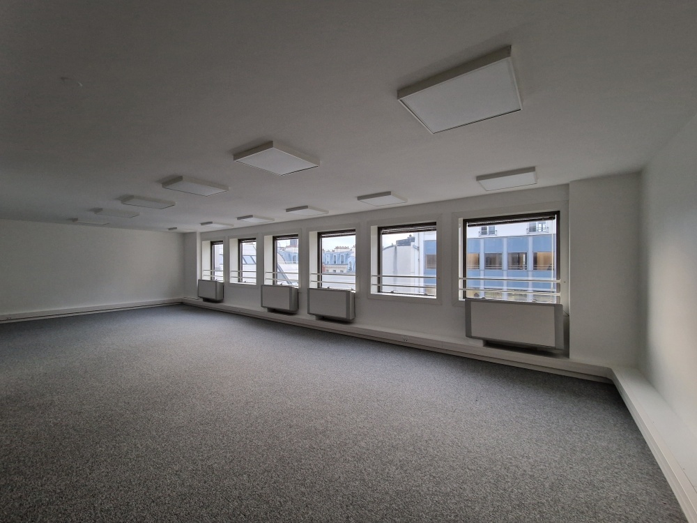 Office in Paris for lease Interior Photo- Image 1 of 3