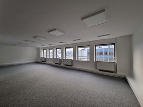 Office in Paris for lease Interior Photo- Image 1 of 3