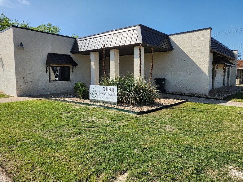189 S Manse Ave, Giddings, TX for sale - Building Photo - Image 1 of 1