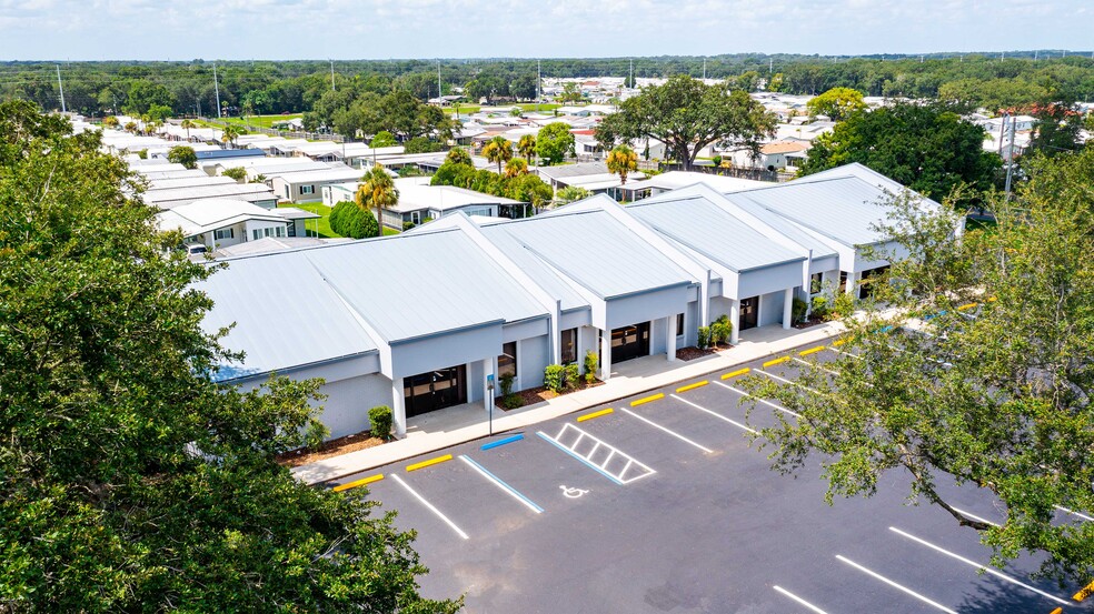 37802-37814 Medical Arts Ct, Zephyrhills, FL for lease - Building Photo - Image 1 of 30