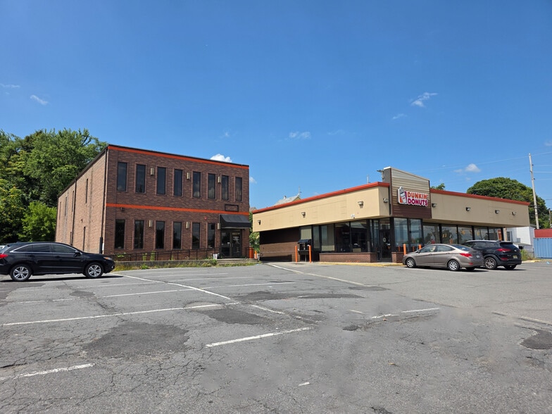 Dunkin' Donuts & Dark Omni Health portfolio of 2 properties for sale on LoopNet.com - Building Photo - Image 1 of 3