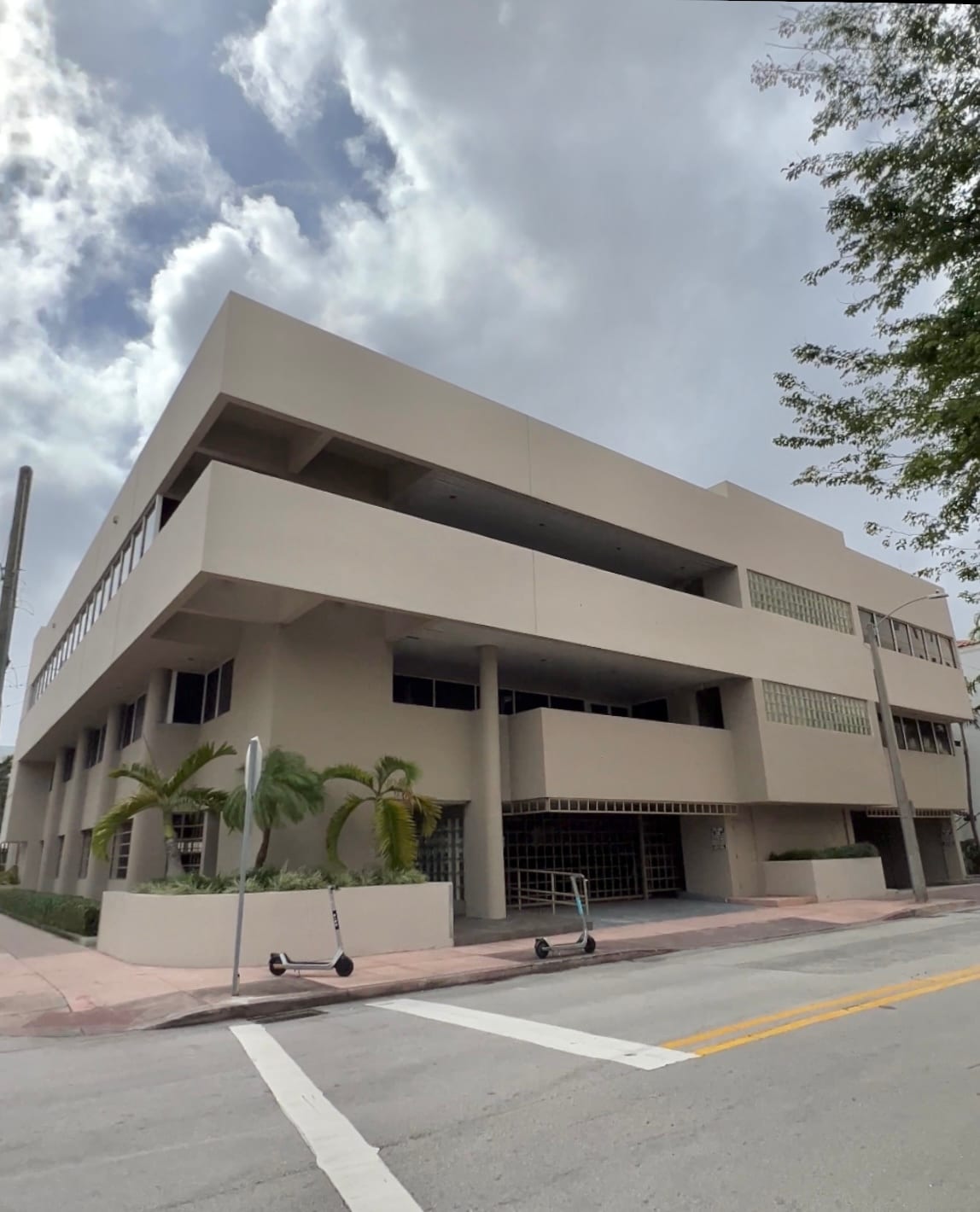 2100 Salzedo St, Coral Gables, FL for lease Building Photo- Image 1 of 22
