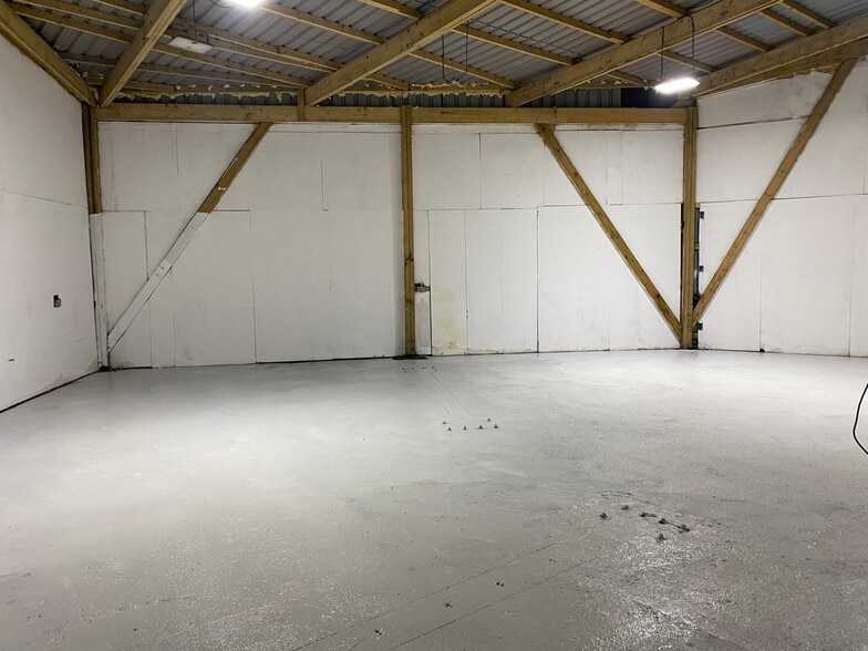 unit 1a Co, Swanscombe for lease - Building Photo - Image 2 of 4