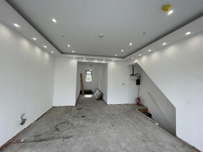 27 Market St, Huddersfield for lease Interior Photo- Image 2 of 4