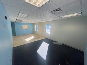 489 Washington St, Auburn, MA for lease Interior Photo- Image 2 of 11