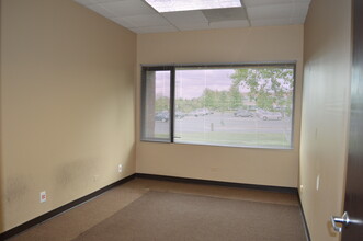 915 N Plum Grove Rd, Schaumburg, IL for lease Interior Photo- Image 2 of 3