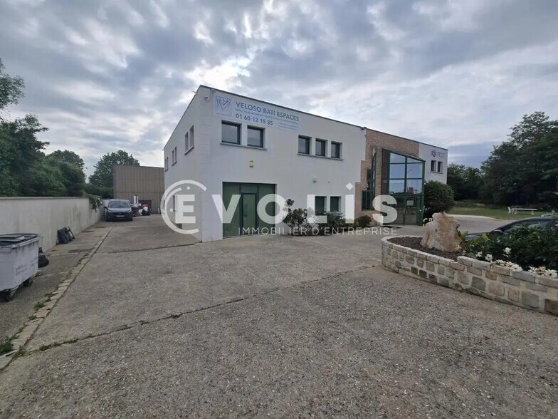 Office in Gometz-le-Châtel for lease - Building Photo - Image 1 of 6