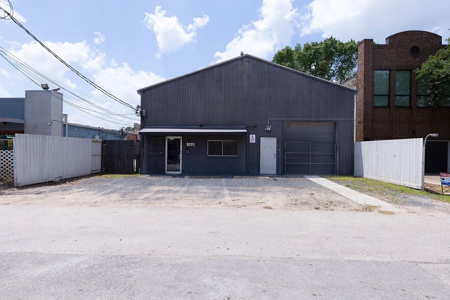 5221 Center St, Houston, TX for lease - Primary Photo - Image 1 of 8