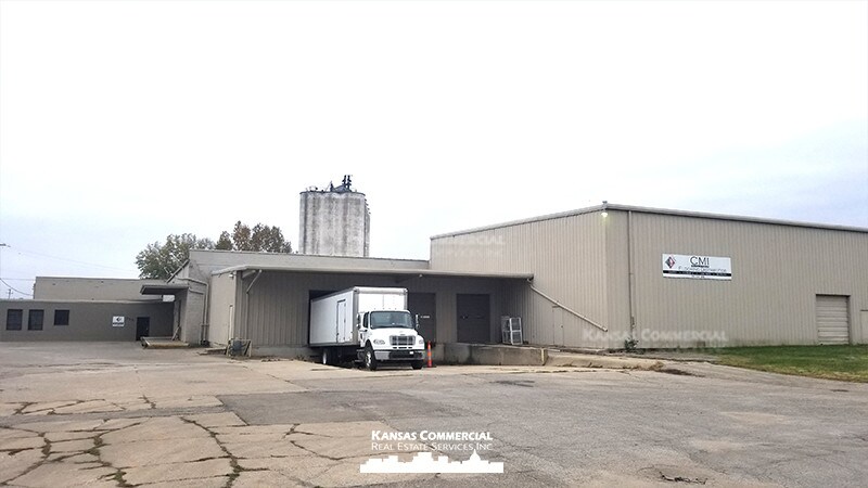 713 SE 8th Ave, Topeka, KS for sale - Building Photo - Image 1 of 1