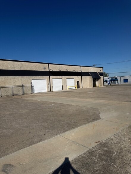 605 W Mockingbird Ln, Dallas, TX for lease - Building Photo - Image 2 of 7