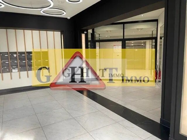 Office in Ivry-sur-Seine for lease - Lobby - Image 1 of 6