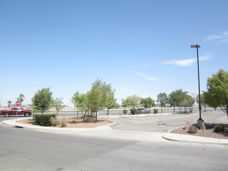 181 Gus Rallis Dr, El Paso, TX for lease - Building Photo - Image 2 of 86