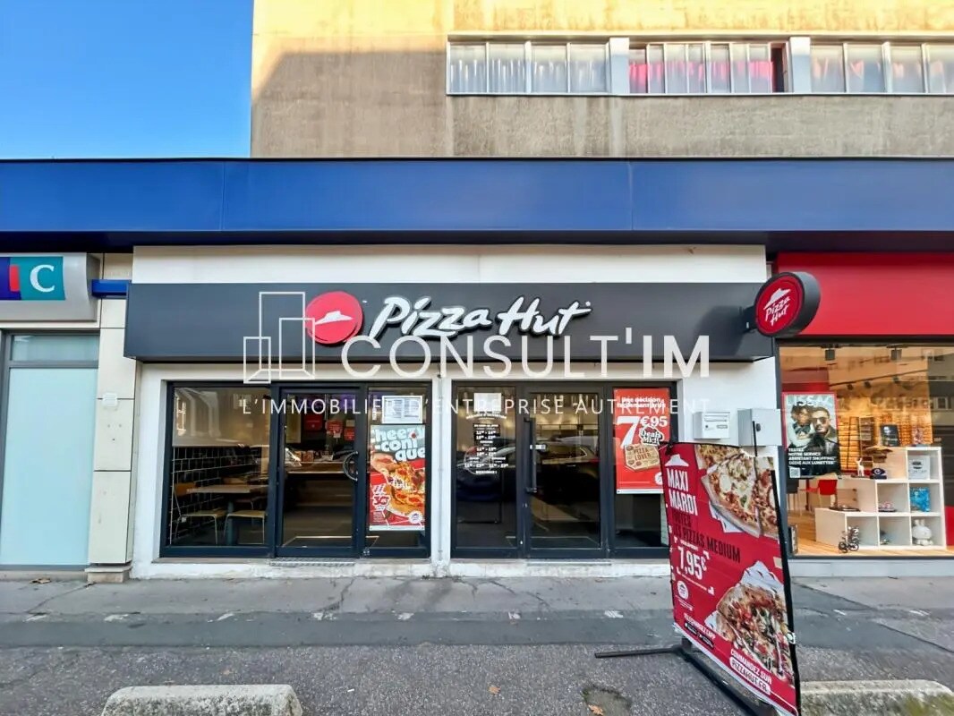 Retail in Sèvres for lease Building Photo- Image 1 of 8