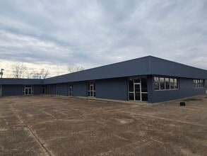724 Airways Blvd, Jackson, TN for lease Building Photo- Image 2 of 5