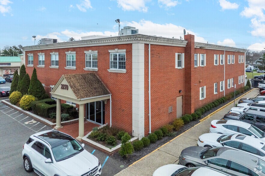 2870 Hempstead Tpke, Levittown, NY for sale - Primary Photo - Image 1 of 1