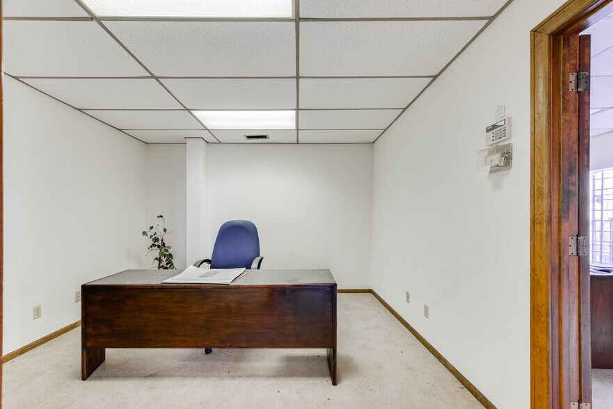 EXI Industrial Park portfolio of 2 properties for sale on LoopNet.com - Interior Photo - Image 3 of 122