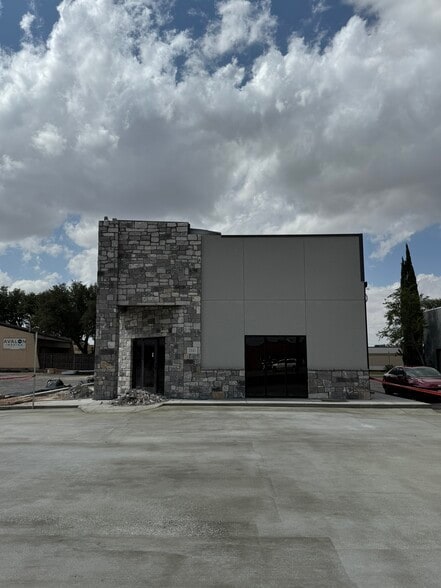 2141 E 8th St, Odessa, TX for lease - Building Photo - Image 2 of 2