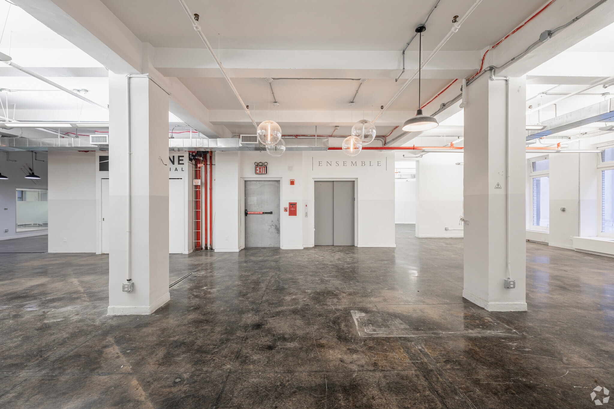 32 W 39th St, New York, NY for lease Interior Photo- Image 1 of 7
