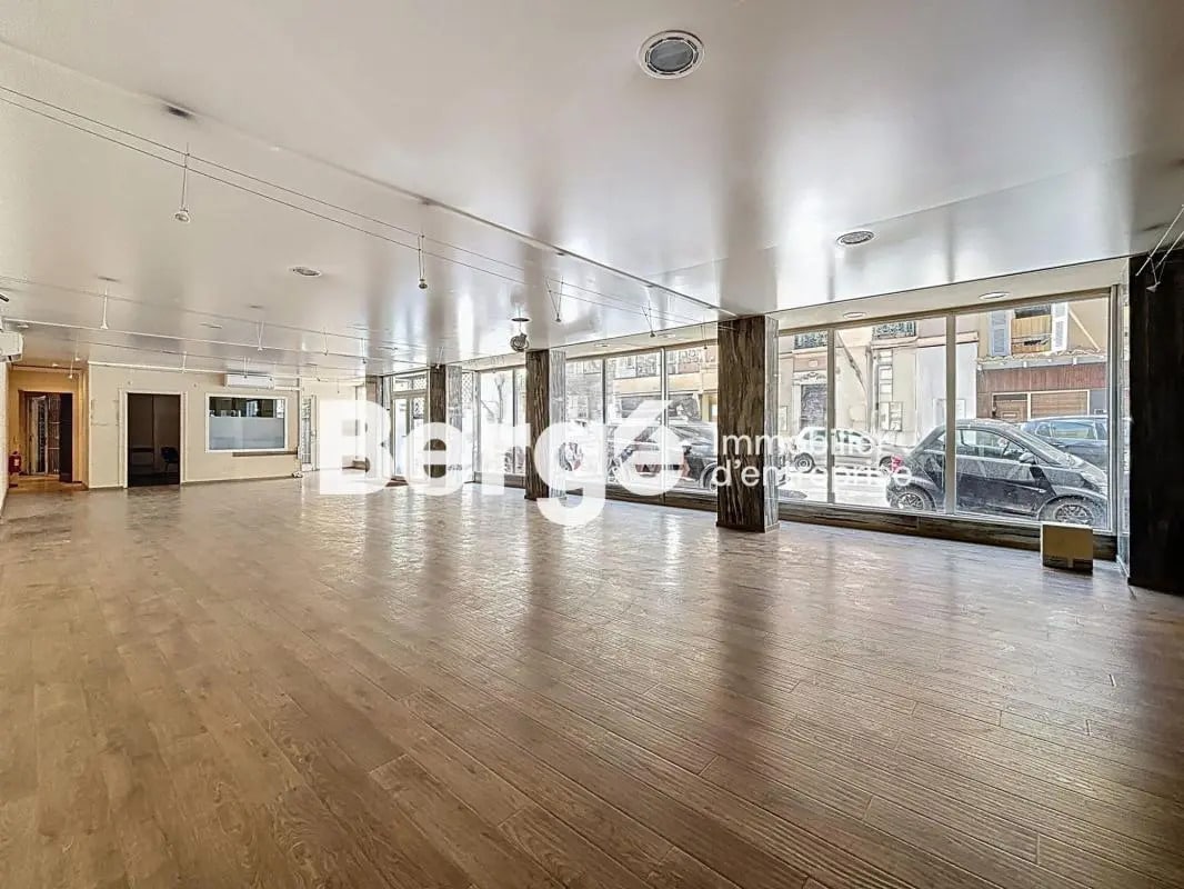 Retail in Nice for sale Building Photo- Image 1 of 9