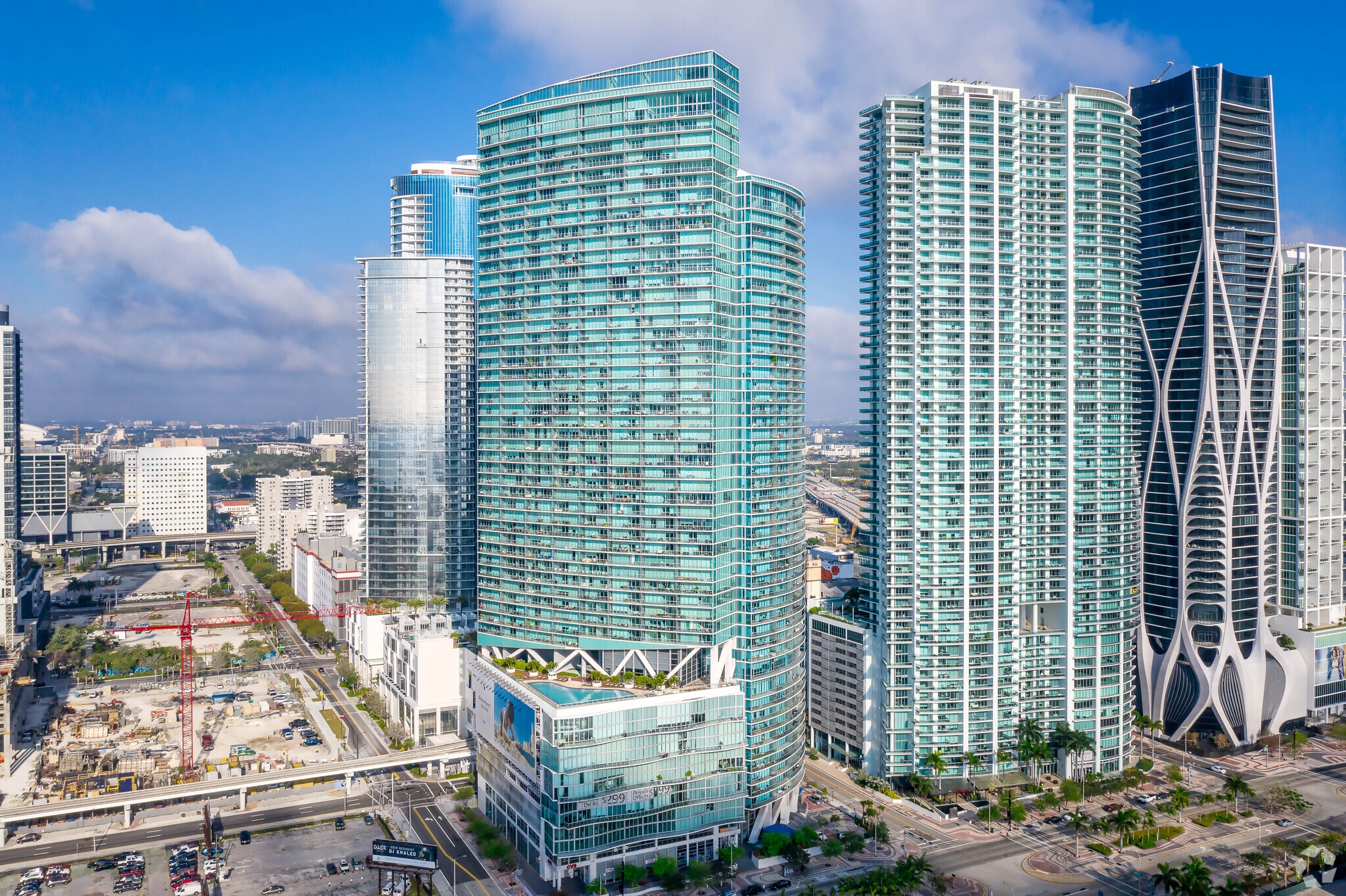 888 Biscayne Blvd, Miami, FL 33132 Marina Blue Condo Office CU6/201