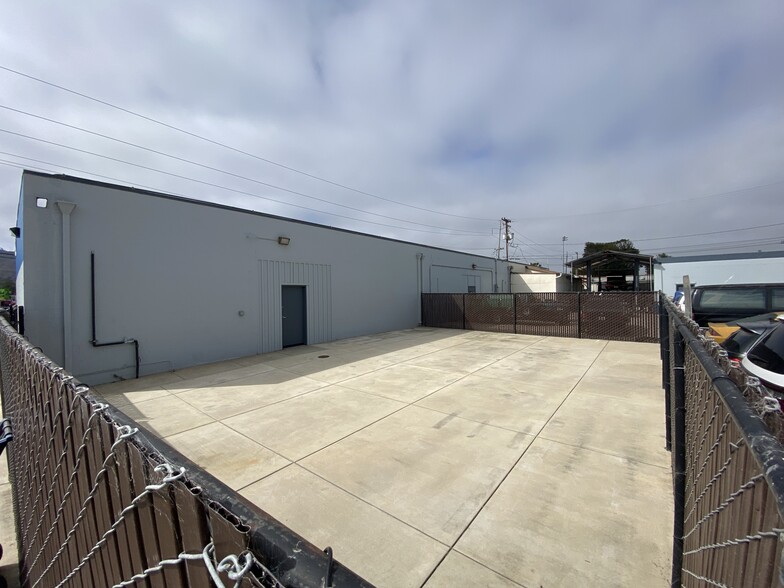 807-811 E Chestnut Ave, Lompoc, CA for lease - Building Photo - Image 3 of 11