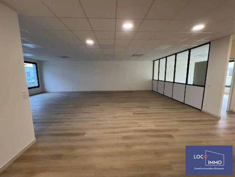 Office in Mérignac for lease - Building Photo - Image 3 of 6