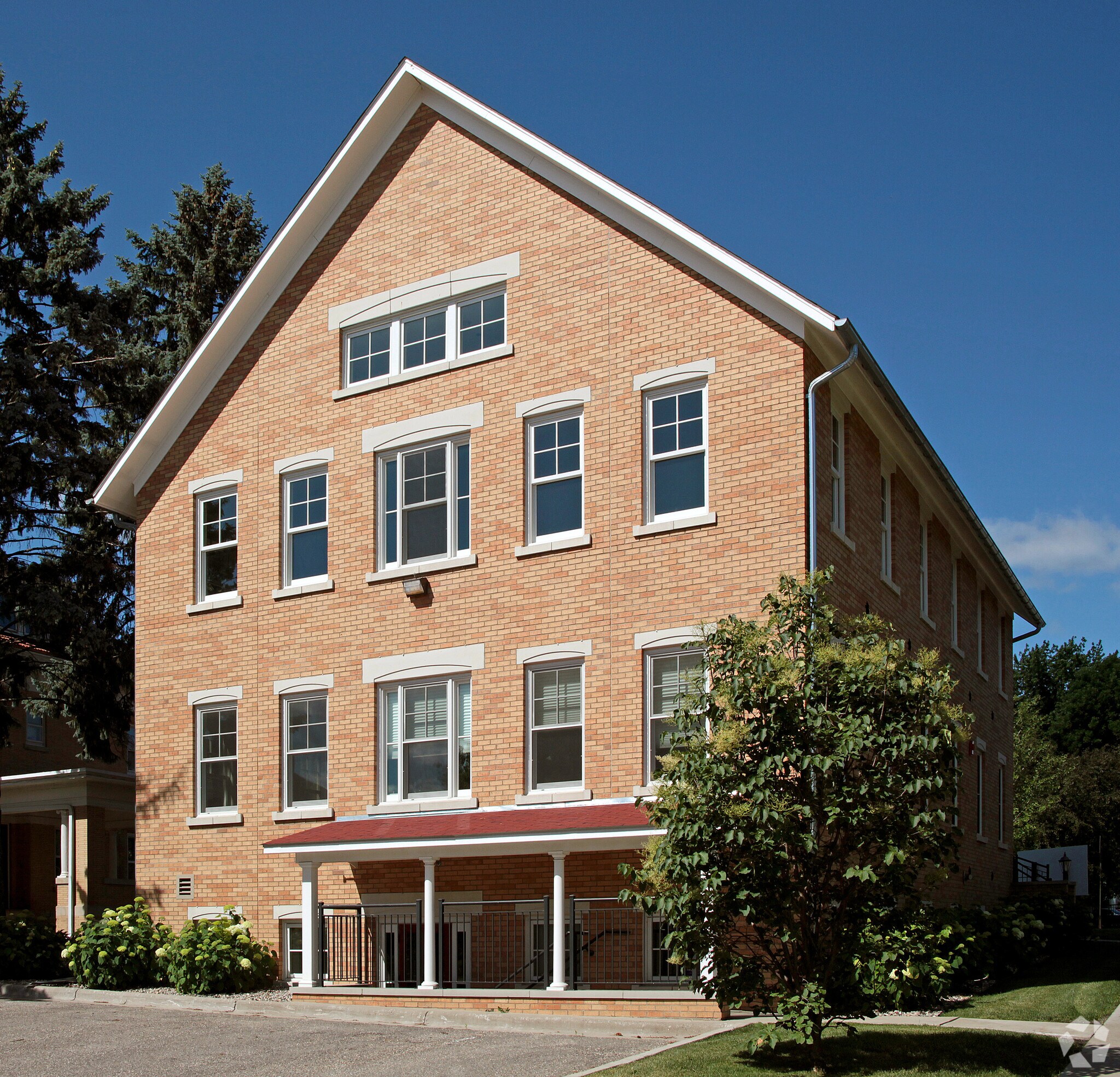 320 N Walnut St N, Chaska, MN for sale Primary Photo- Image 1 of 1