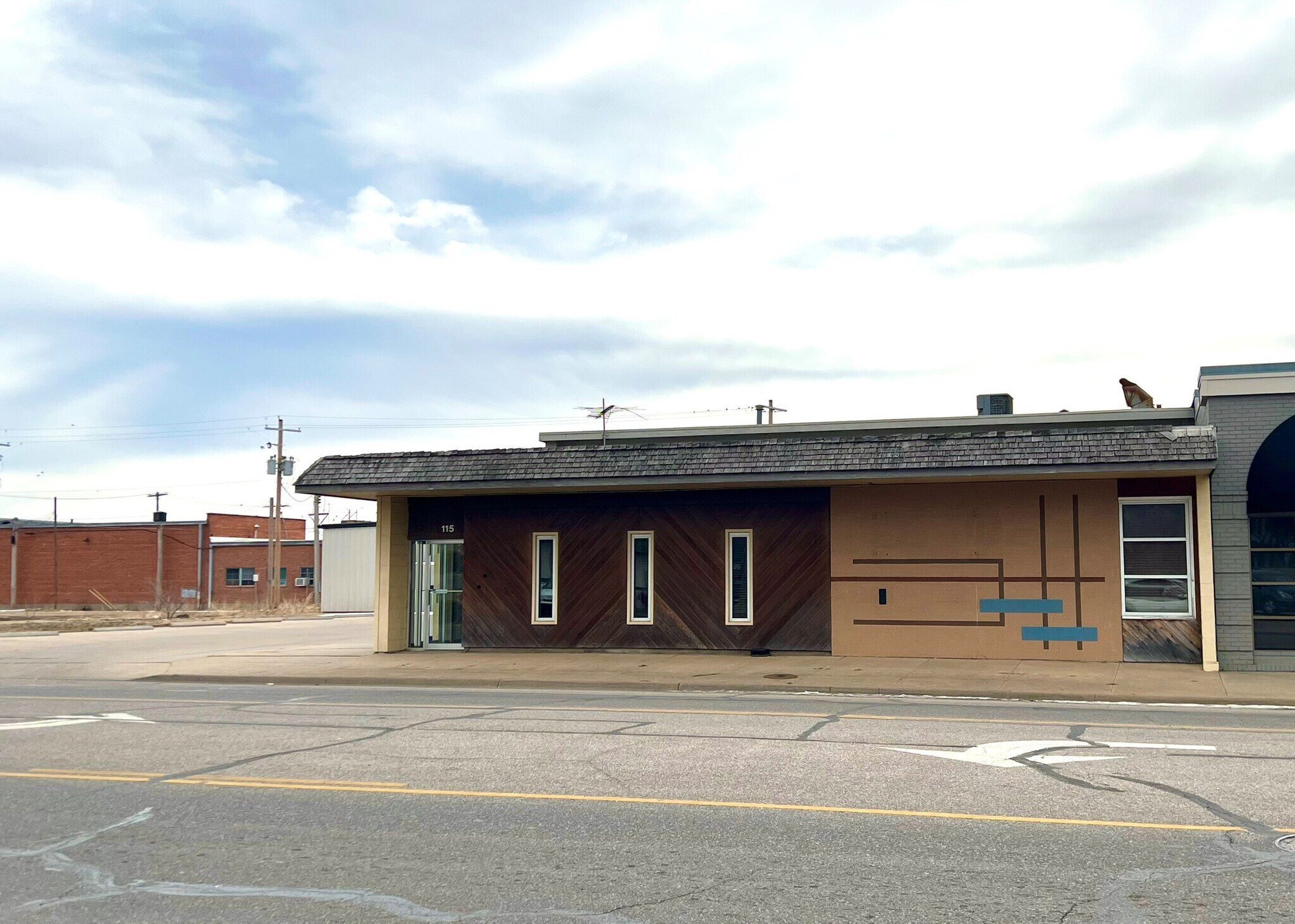 115 E 4th Ave, Hutchinson, KS for sale Building Photo- Image 1 of 1