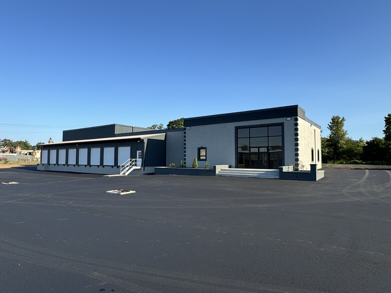 101 Powdered Metal Dr, North Haven, CT for sale - Building Photo - Image 1 of 1