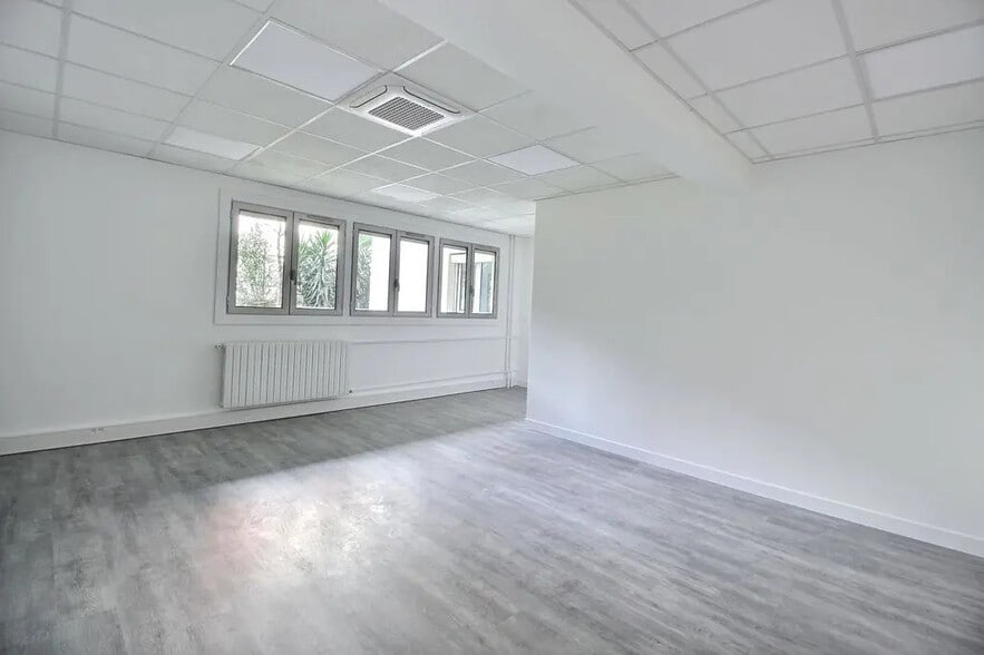 46 Rue Duhesme, Paris for lease - Building Photo - Image 3 of 9