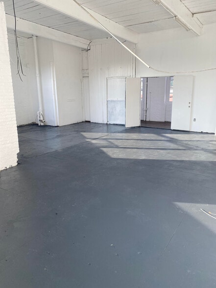 60 Dickerson St, Newark, NJ for lease - Interior Photo - Image 2 of 50