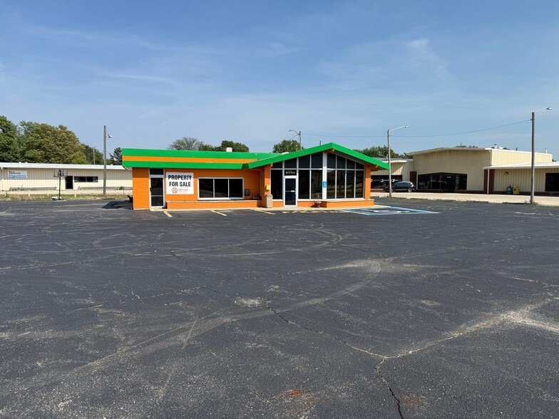 901 S 7th St, Rochelle, IL for sale - Building Photo - Image 1 of 7