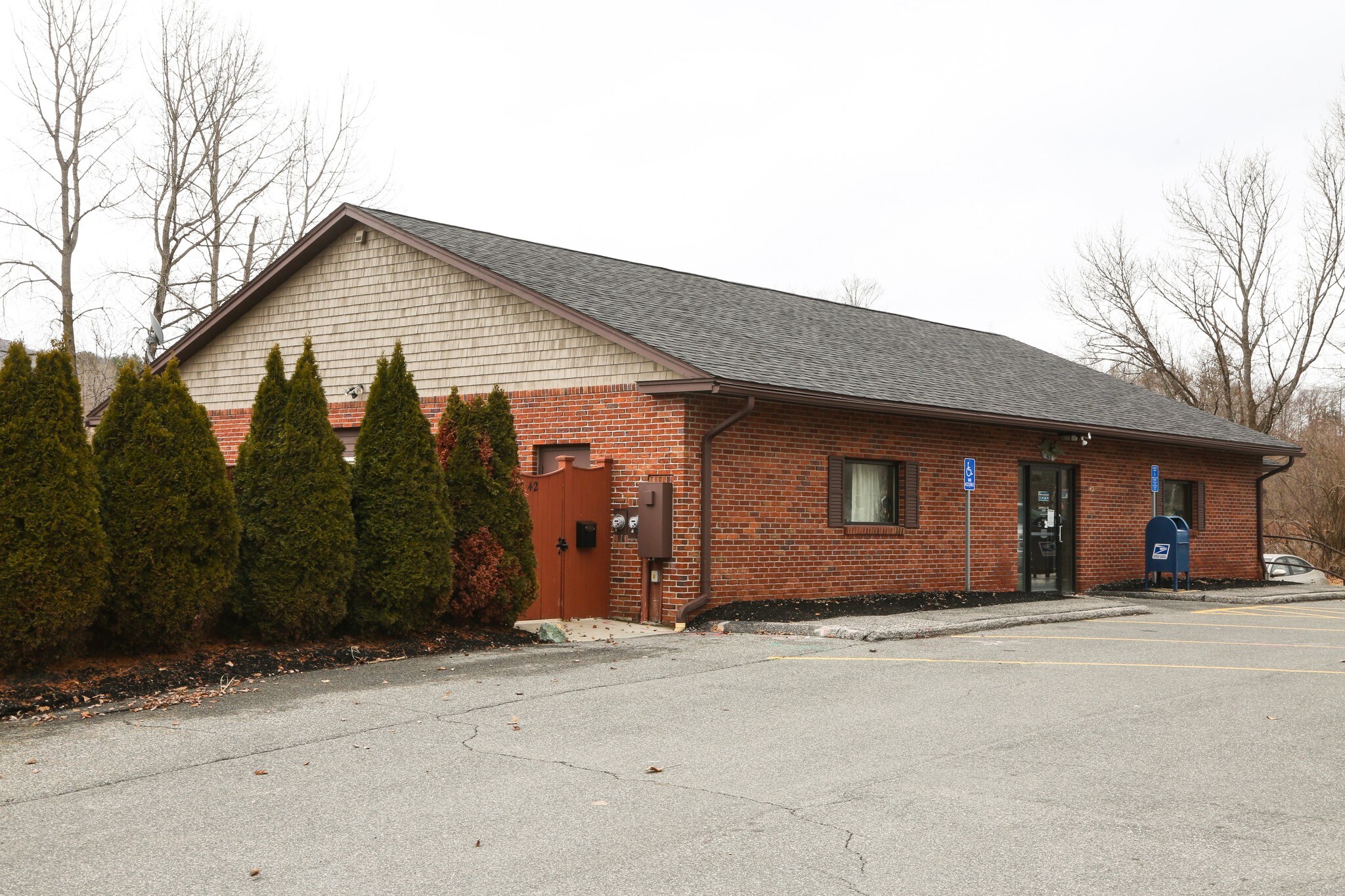 42 Crystal St, Lenox, MA for sale Primary Photo- Image 1 of 1