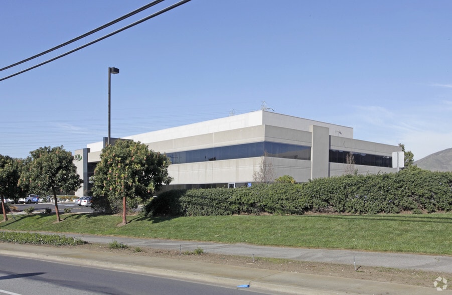 650 Gateway Blvd, South San Francisco, CA for lease - Building Photo - Image 3 of 4