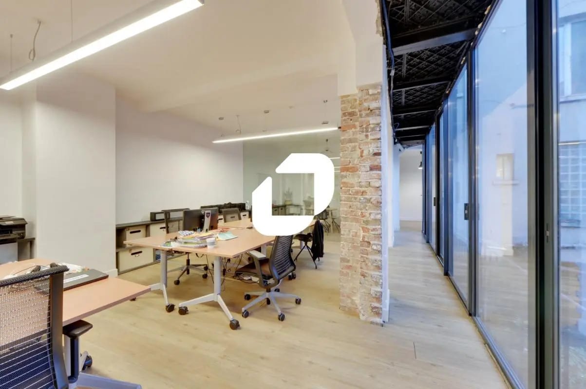 Office in Paris for lease Interior Photo- Image 1 of 11