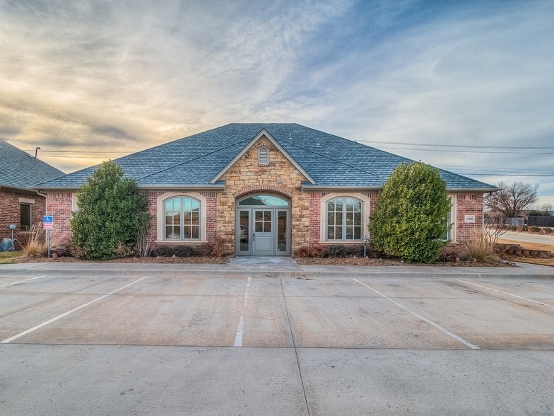 1000 NW 139th Street Pky, Oklahoma City, OK for lease - Building Photo - Image 1 of 27