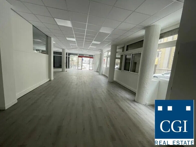 Office in Grenoble for lease - Interior Photo - Image 2 of 4